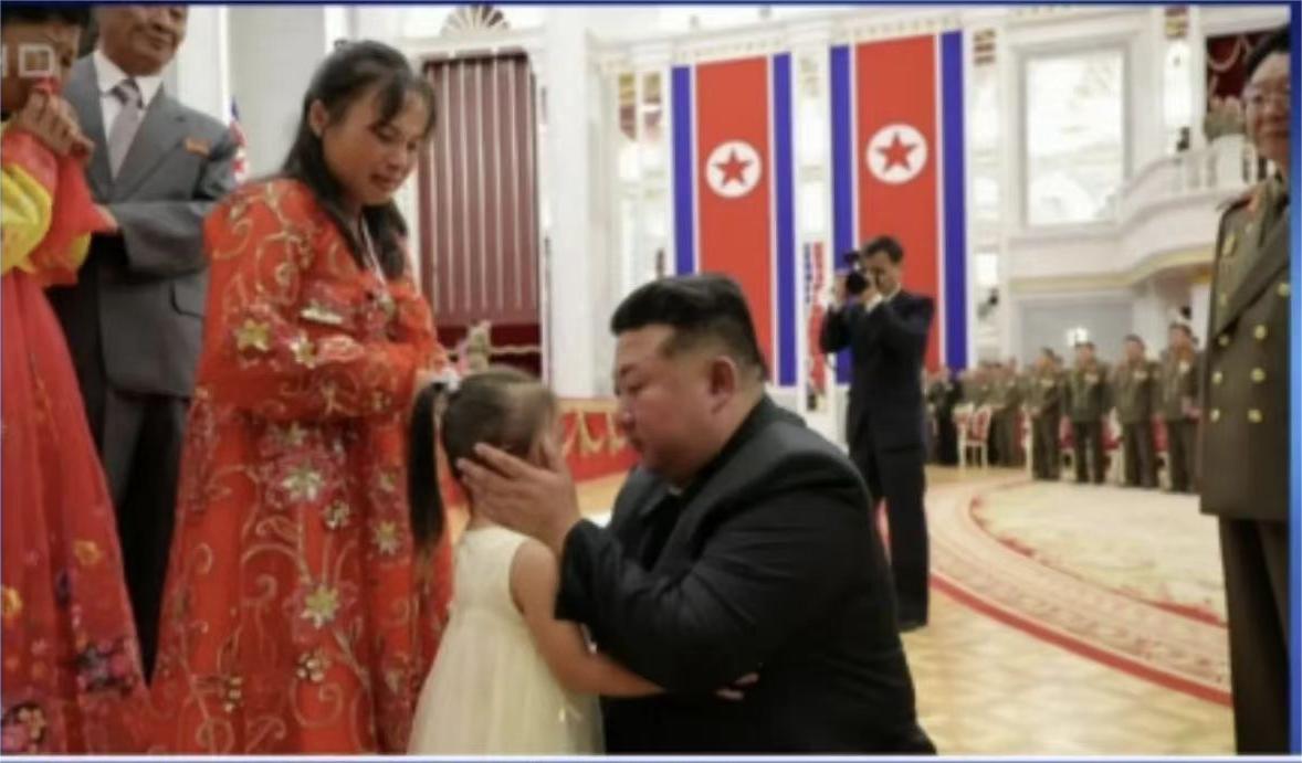 金正恩出席表彰海外作战部队授奖仪式,接见牺牲官兵遗属