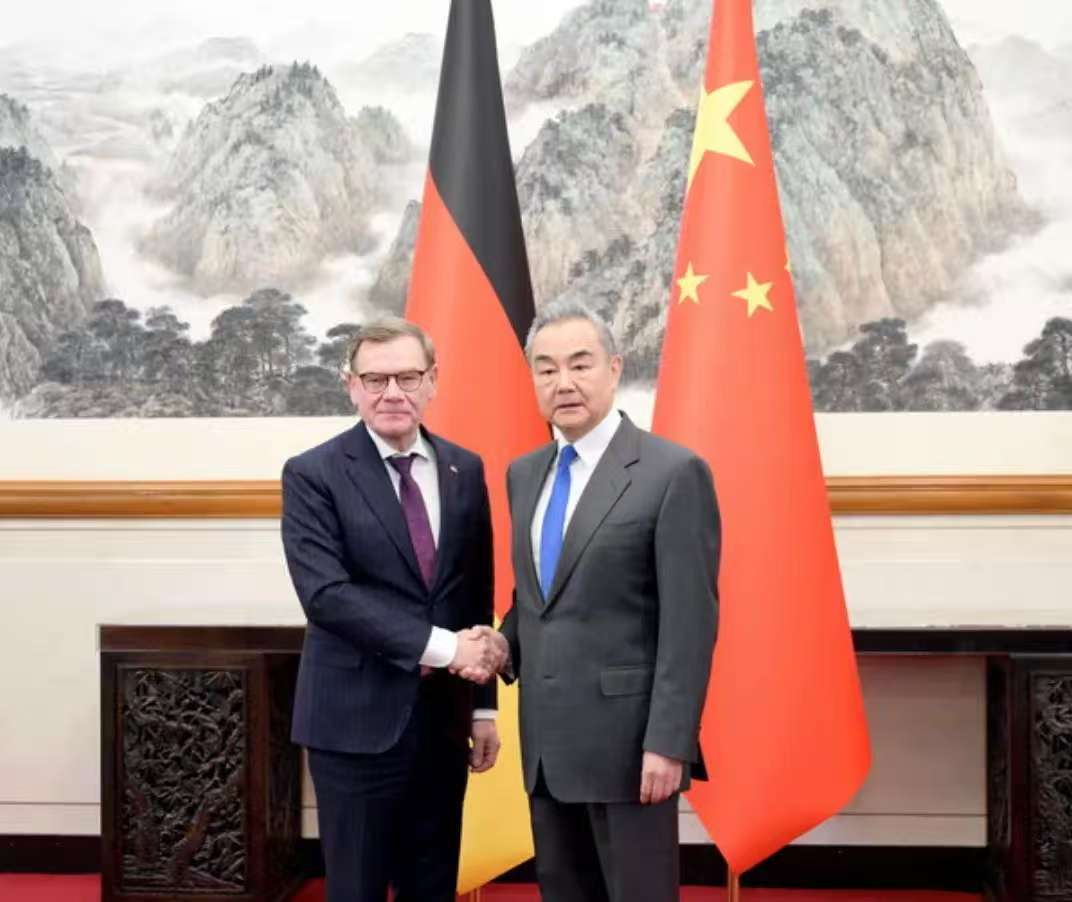 王毅：台湾地位已经被“七重锁定”